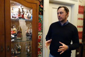 Знайомство з колекцією гуцульскою кераміки Віталія Качкана в Першій сімейній ресторації Мулярових, Івано-Франківськ